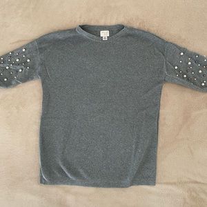 Short sleeve top with multi colored beads